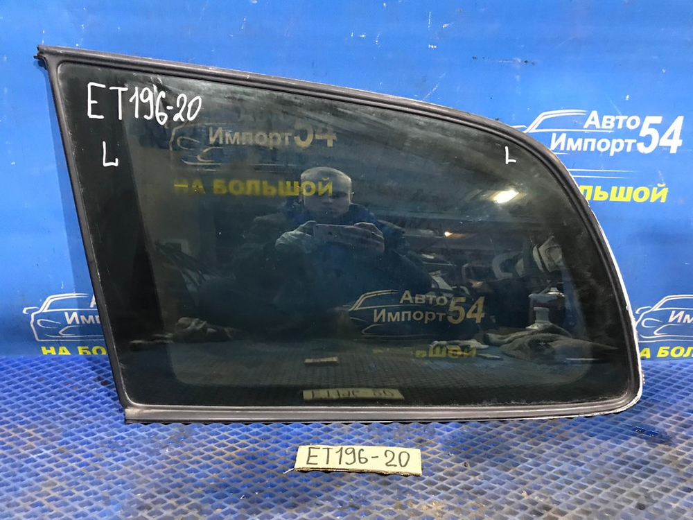 Стекло багажника левое TOYOTA CALDINA 1996