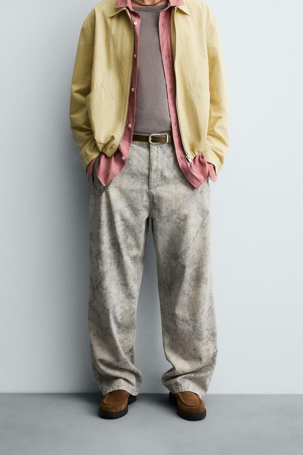 ZARA БРЮКИ RELAXED FIT С АБСТРАКТНЫМ ПРИНТОМ, СЕРО-БЕЖЕВЫЙ