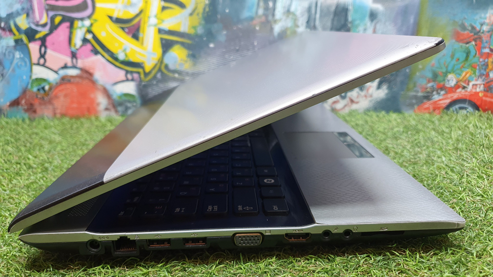 Ноутбук Samsung i5/4Gb/GT 520M 1Gb