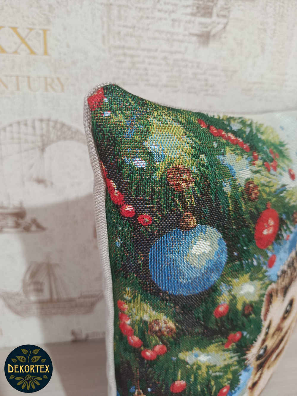 Декоративный гобеленовый чехол для интерьерной подушки Ежик Макс 38*38