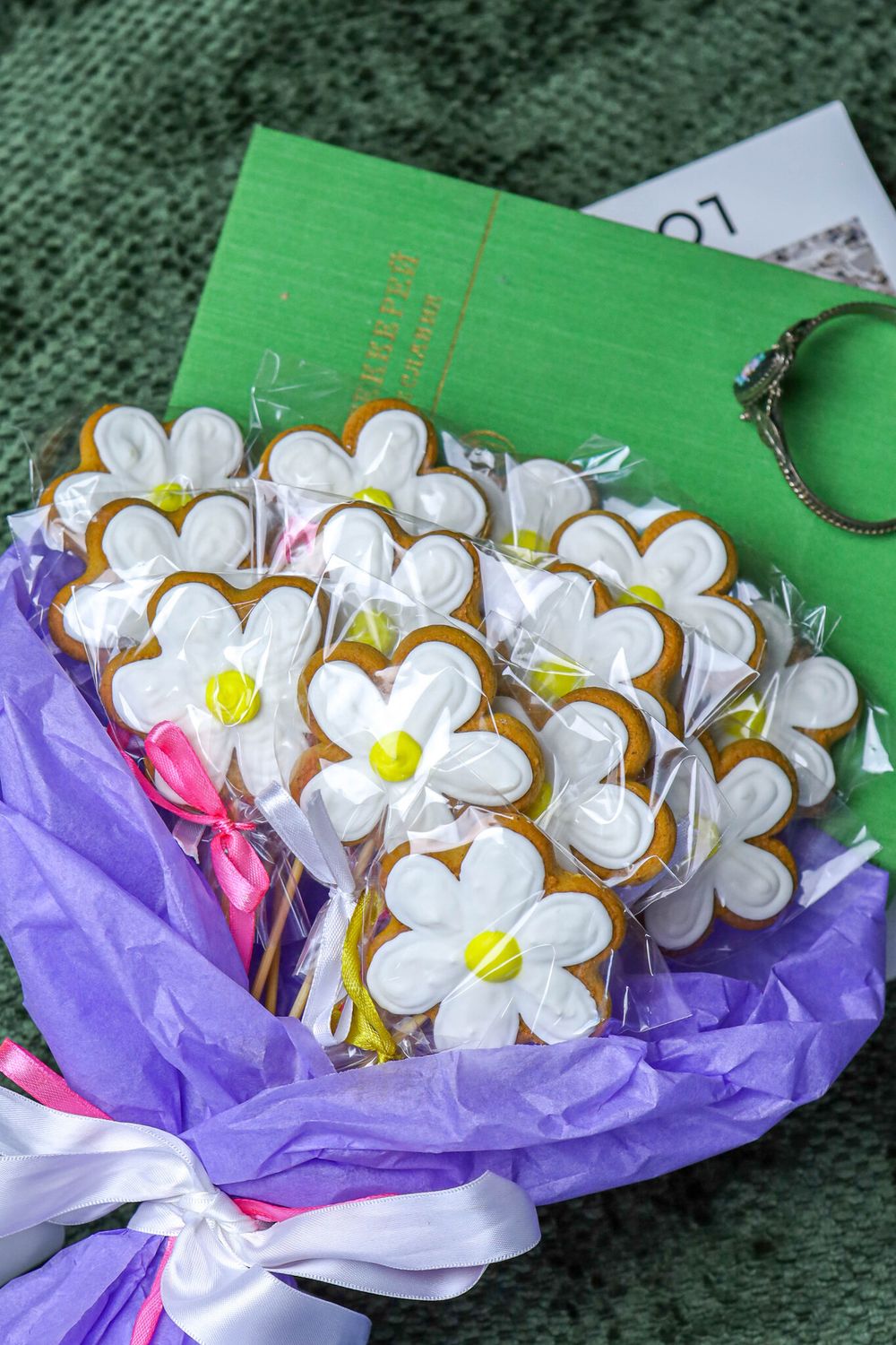 Букет из пряников ромашек 17 цветков