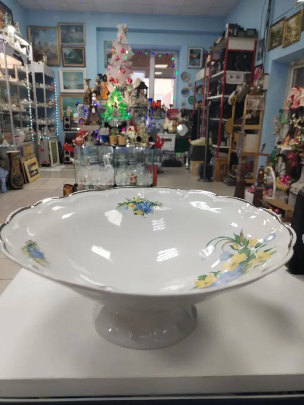 Конфетница на ножке. фарфор. Коростень. СССР.