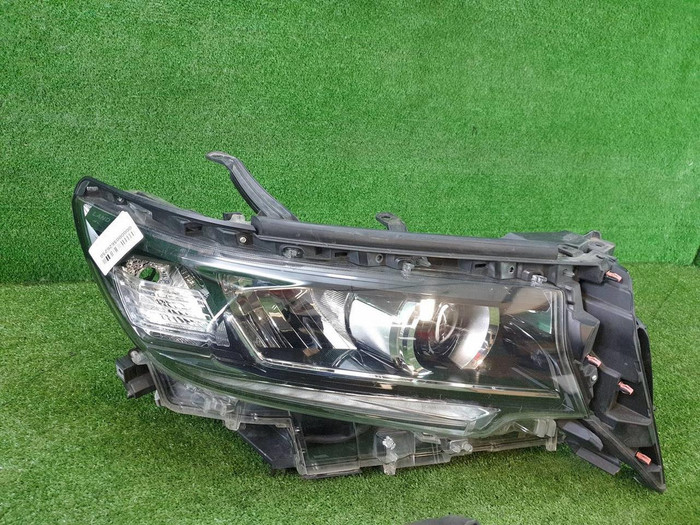Фара правая Toyota Land Cruiser Prado 150 (2017-н.в.) LED