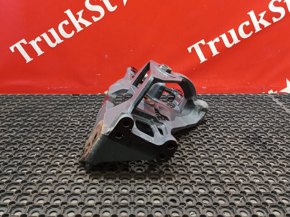 Кронштейн рессоры передней правый 2020г.