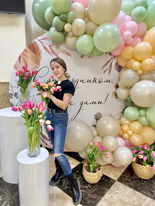 Фотозона на 8 марта, тюльпаны №2853