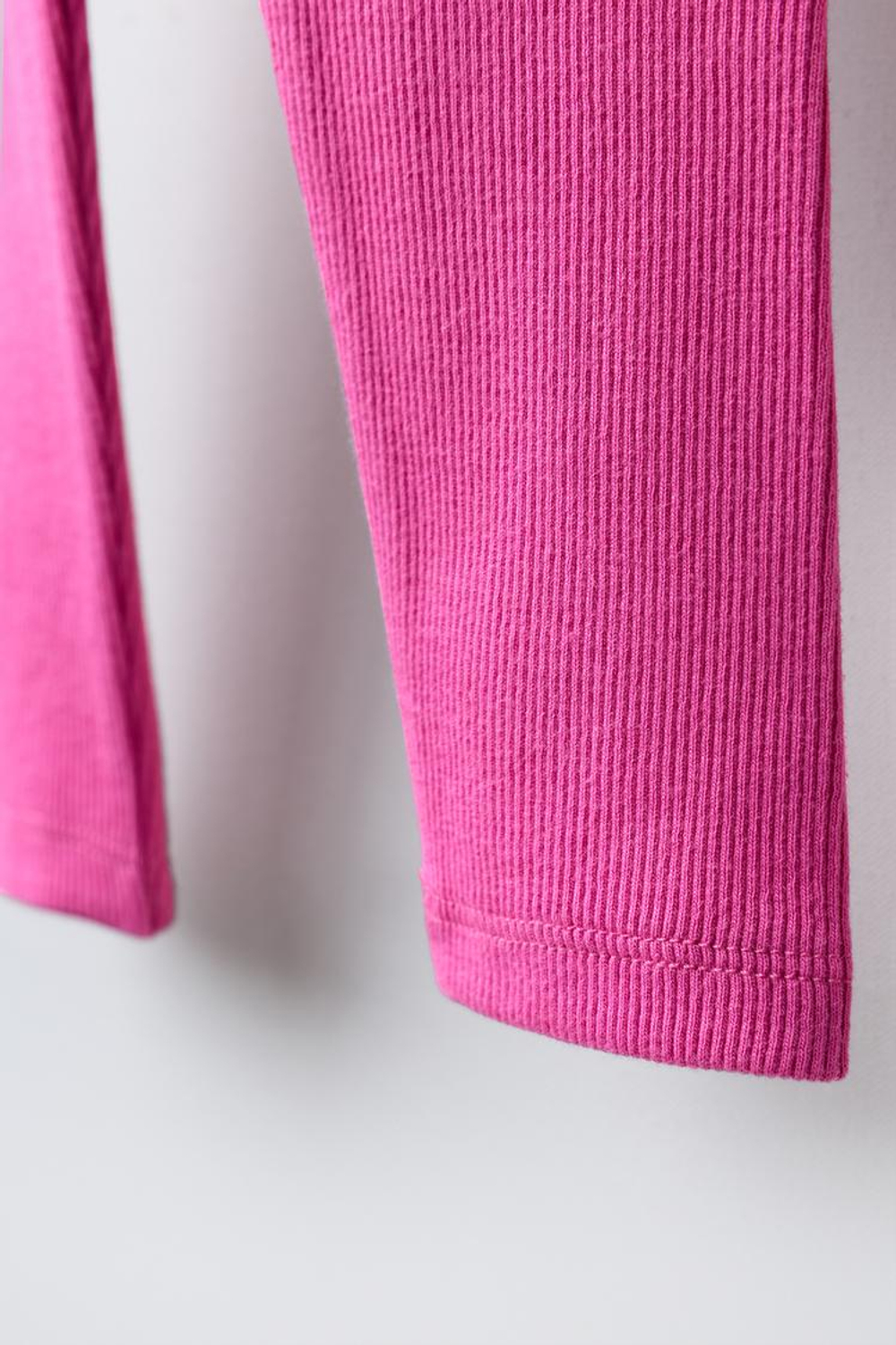 ZARA ЛЕГИНСЫ В РУБЧИК С НАШИВКОЙ, ЦВЕТ ФУКСИИ