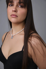 Колье из белого жемчуга с кулоном из перламутра и цирконов с солнцем, серебро