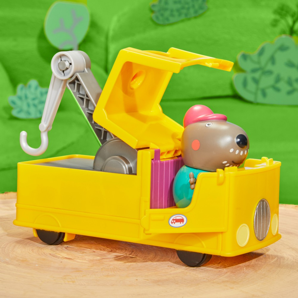 Hasbro Świnka Peppa - Грузовик Дедушки Пса с буксирным крюком F9519