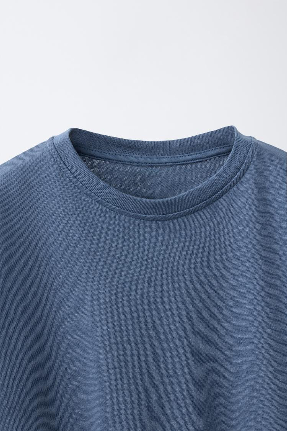 ZARA КОМПЛЕКТ ИЗ ФУТБОЛКИ С ЗАВЯЗКАМИ И БРЮК-ДЖОГГЕ, ВЫЦВЕТШИЙ СИНИЙРОВ