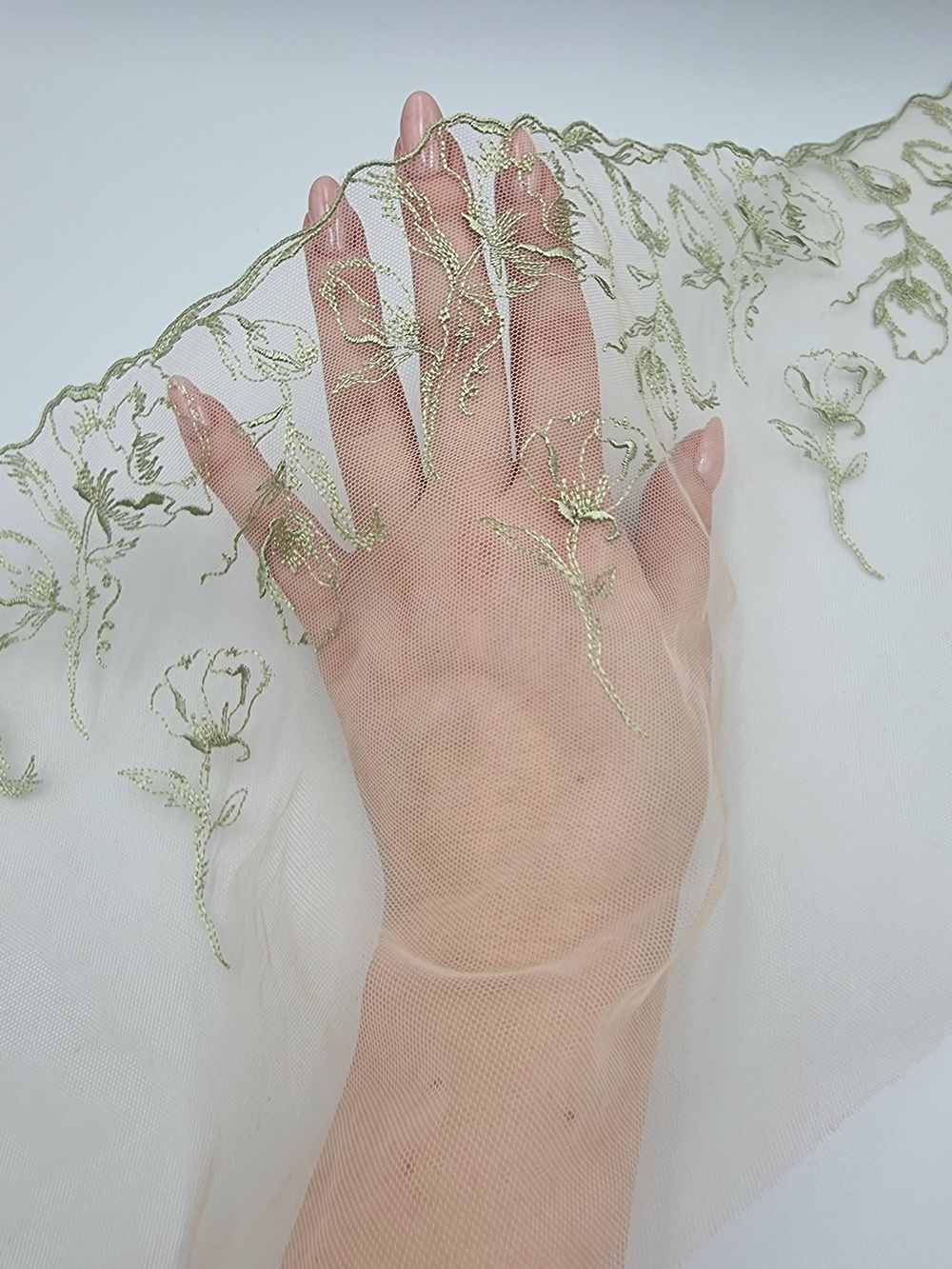 Вышивка на сетке бежевый/хаки К710 левая