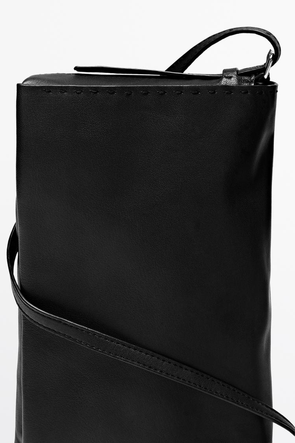 Massimo Dutti Сумка через плечо из кожи наппа с декоративной строчкой, черный