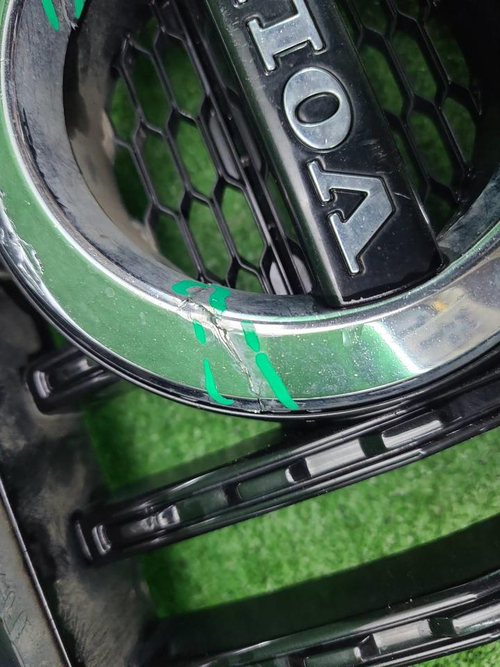 Решетка радиатора Volvo V40 2 (2016-2019)