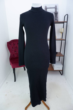 Платье на каждый день, обтягивающее кроя, визуально на 44 размер