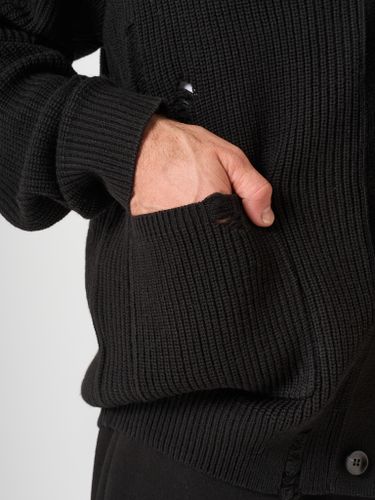 Черный кардиган с разрывами QWE