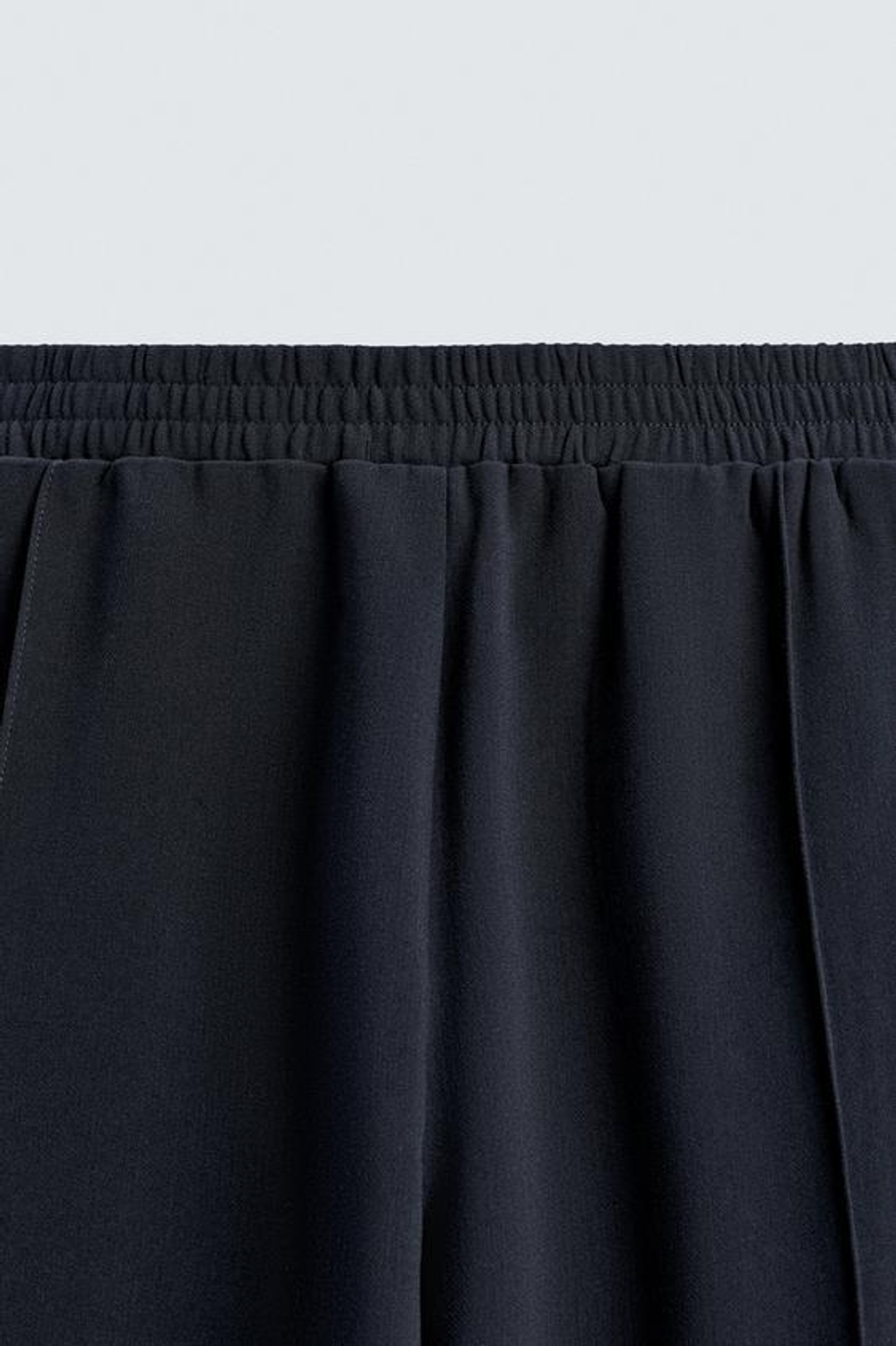 ZARA БРЮКИ ИЗ СТРУЯЩЕЙСЯ ТКАНИ С МОЛНИЯМИ, МОРСКОЙ СИНИЙ