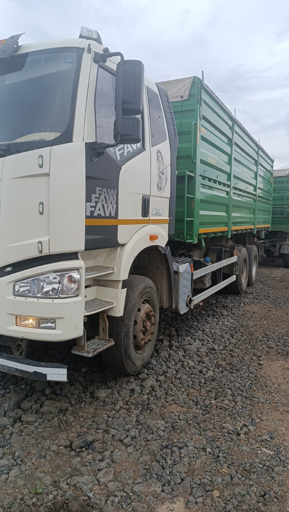 FAW J6 6x4 Зерновоз 558983-41 (Дизельный, 11,1 л, 420 л.с., МТ)