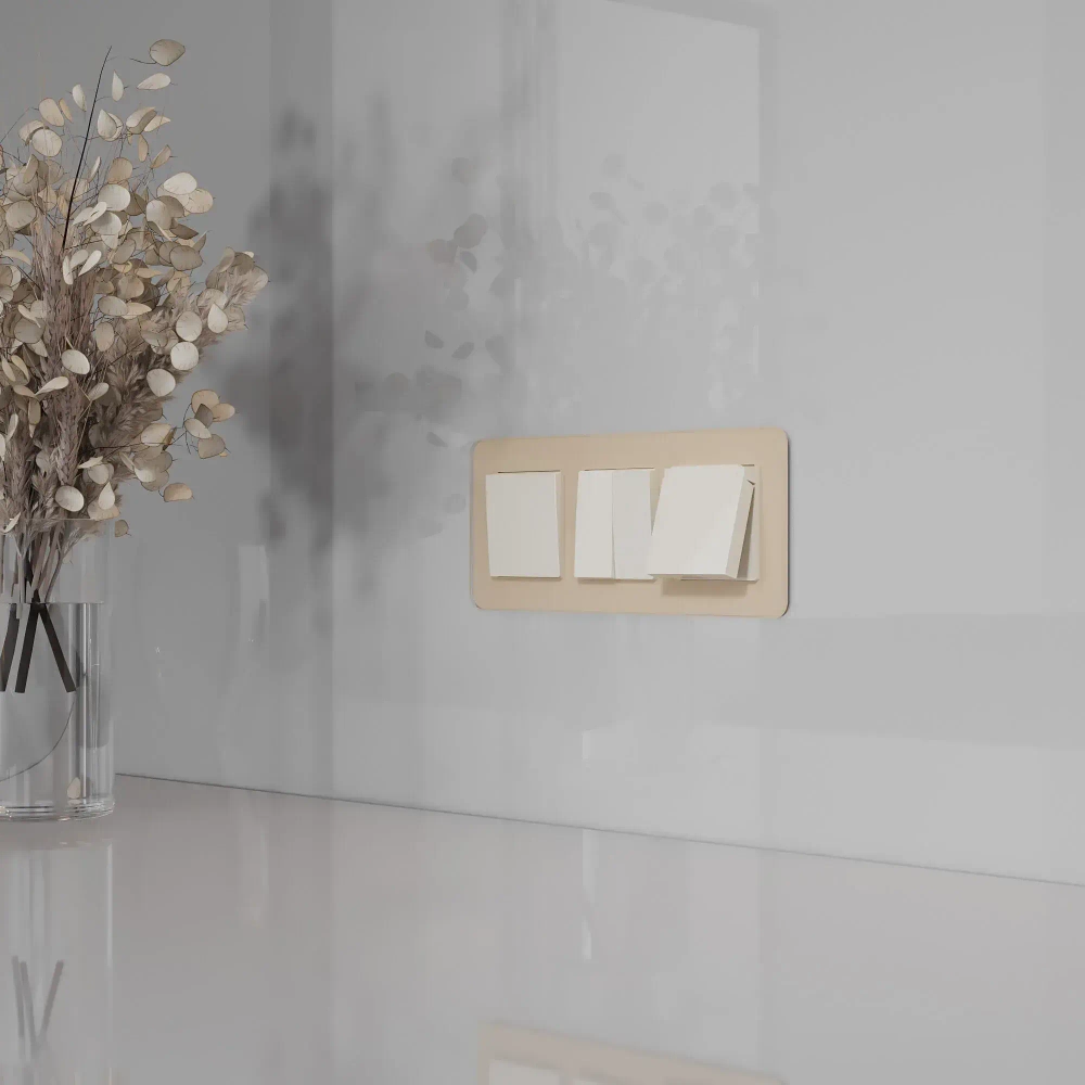 Розетка влагозащищенная с заземлением с крышкой и шторками IP44 (слоновая кость) W1171203