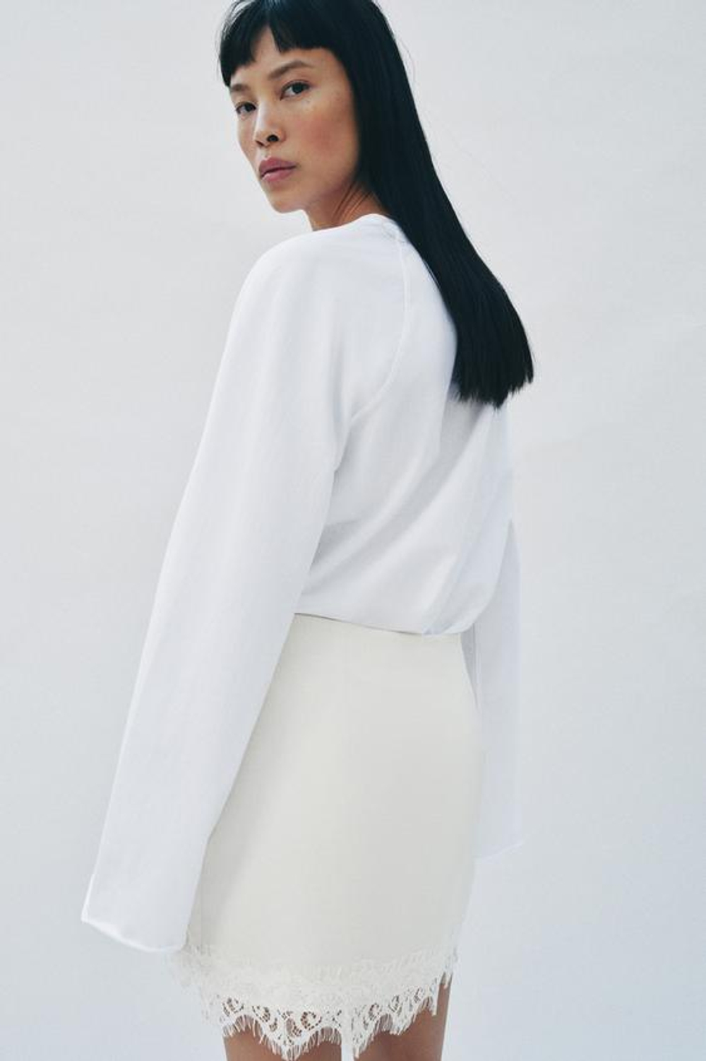 ZARA ЮБКА-ШОРТЫ С КРУЖЕВНЫМ НИЗОМ, ЭКРЮ