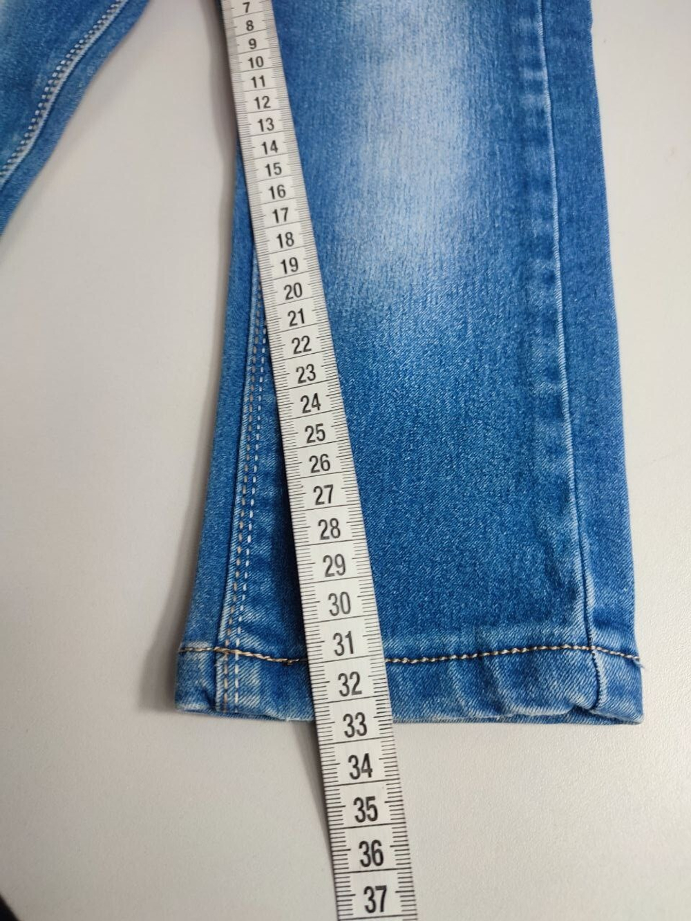 Джинсы стильные на 2 года