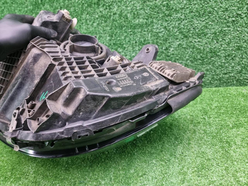 Фара правая Mercedes C w205 (2018-2023) LED