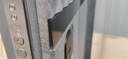 Входная металлическая дверь RеX (РЕКС) 15 Чешуя бетон темный, фурнитура ЧЕРНАЯ квадрат/ ФЛ-119 Силк сноу