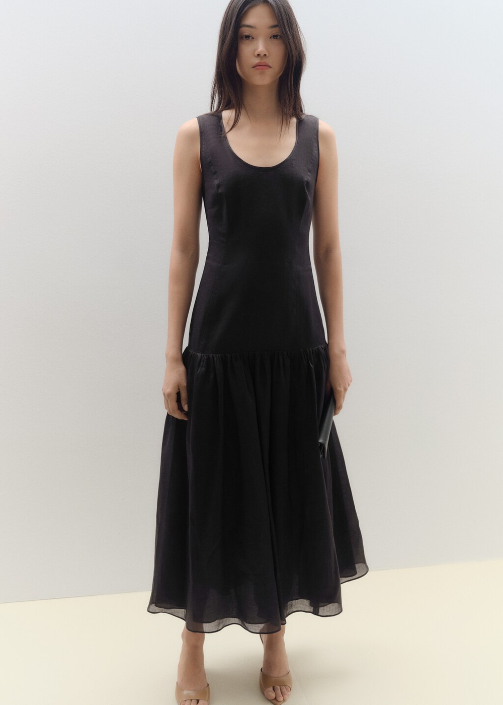 Длинное платье изо льна с присборенной вставкой