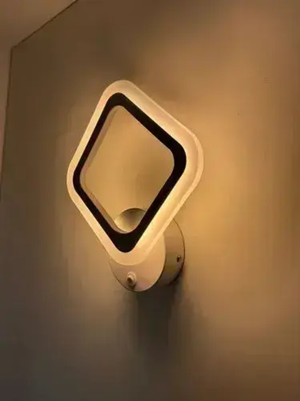 Бра с кнопкой, настенный светодиодный светильник белый, ромб, квадрат 8822/1 WH, 16 ВТ, комнатное освещение 5 кв. м. 1801