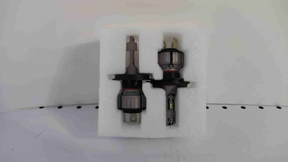 H4 / Комплект светодиодных ламп E2 LED BULB 6000K (2 шт./ комплект)