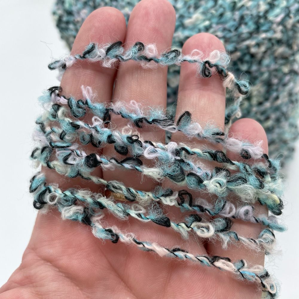 Букле Industria Italiana Filati S.P.A. 30% меринос 12% полиамид 53% полиакрил