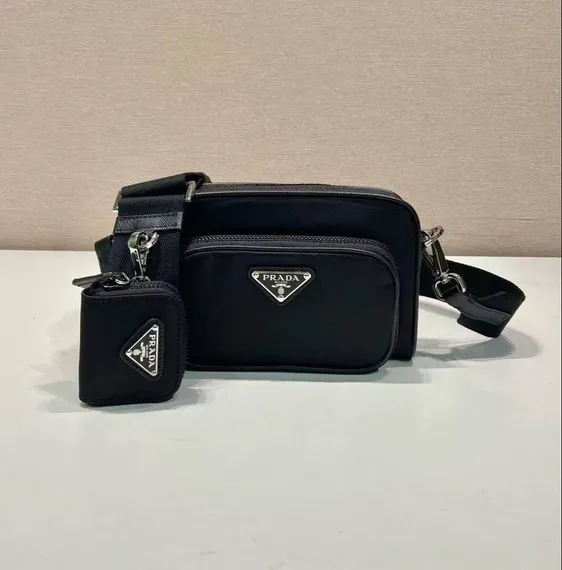 Сумка Prada через плечо из нейлона и кожи Saffiano