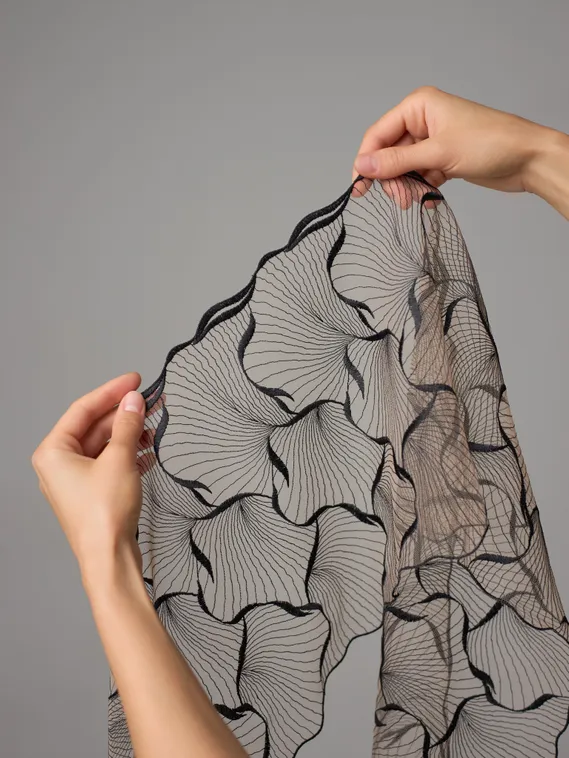 05-160 ОПТ Вышивка на неэл. сетке 24 см, бежевый 775 /черный 170