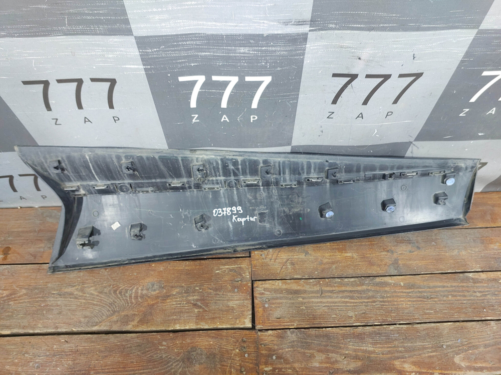 Накладка двери передней левой Renault Kaptur 16-22 Б/У Оригинал 808218130R