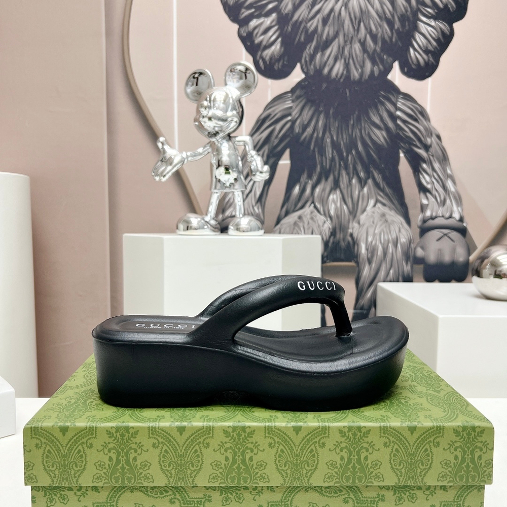Gucci Thong Platform Sandal