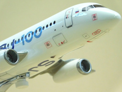 Модель самолета SJ-NEW (М1:100, Иркут с винглетами)