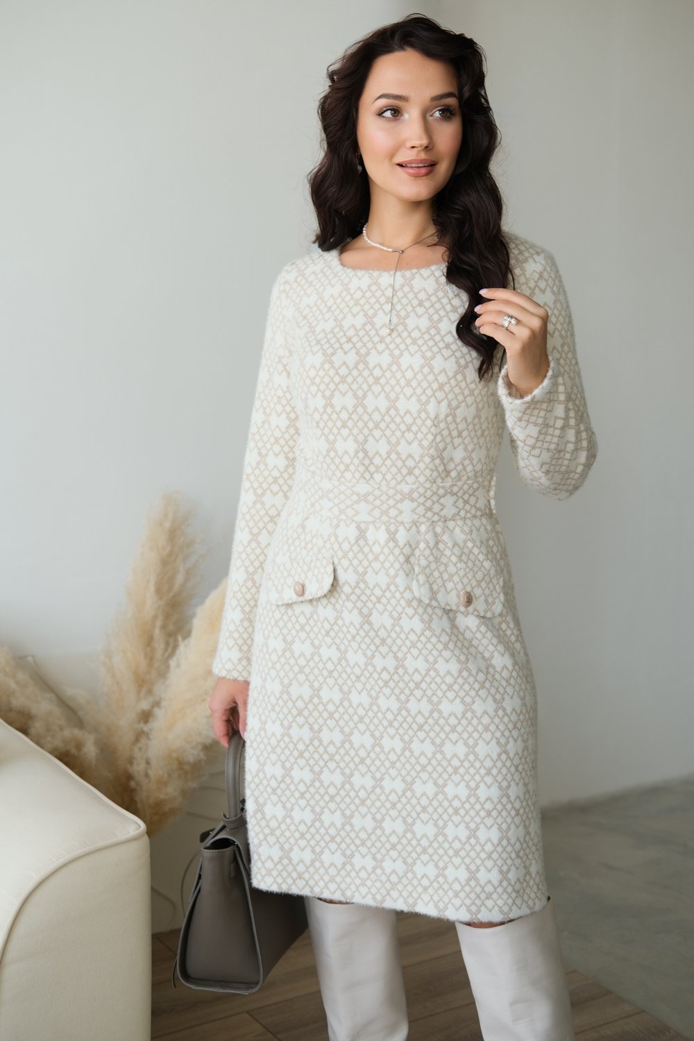 Платье-футляр из вязанного трикотажа "травка"