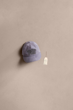 ZARA КЕПКА С ПРИНТОМ С ПЛОСКИМ КОЗЫРЬКОМ, ТЕМНО-СЕРЫЙ