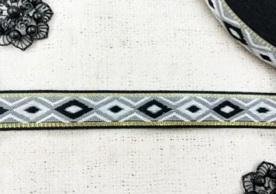 Тесьма жаккард с люрексом, ш. 2,5 см, чёрный/белый с золотом (НАРЕЗКА)