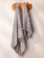 Полотенце для рук waves серого цвета из коллекции essential, 50х90 см