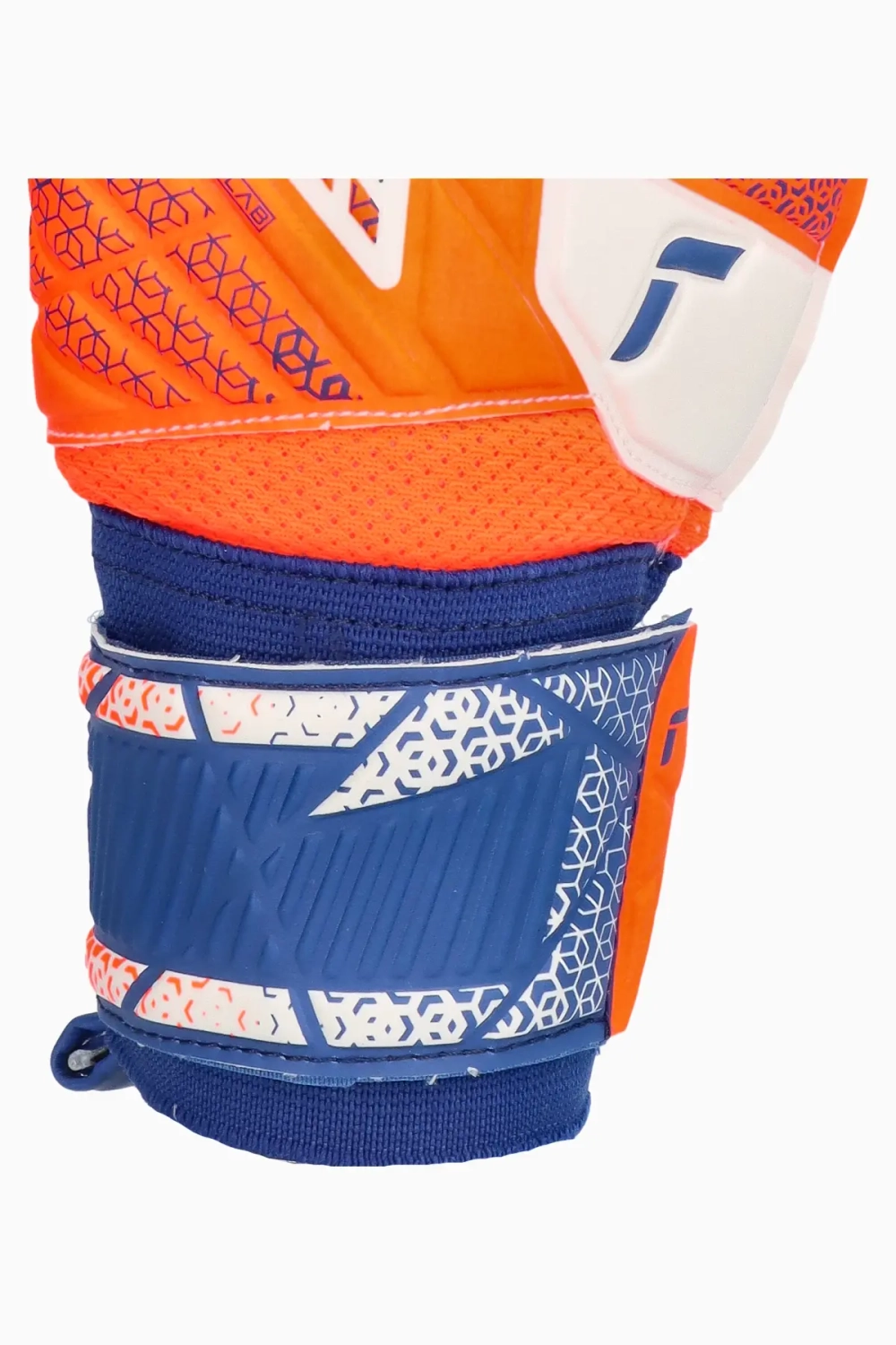 Вратарские перчатки Reusch Attrakt Solid