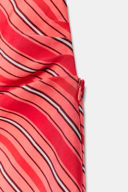 ZARA МИНИ-ПЛАТЬЕ ХАЛТЕР В ПОЛОСКУ СО СБОРКАМИ, ОТТЕНОК КРАСНОГО