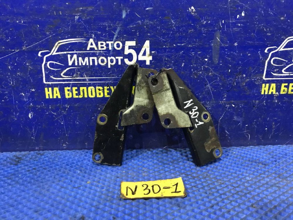 Петля капота правая NISSAN R’NESSA 1999