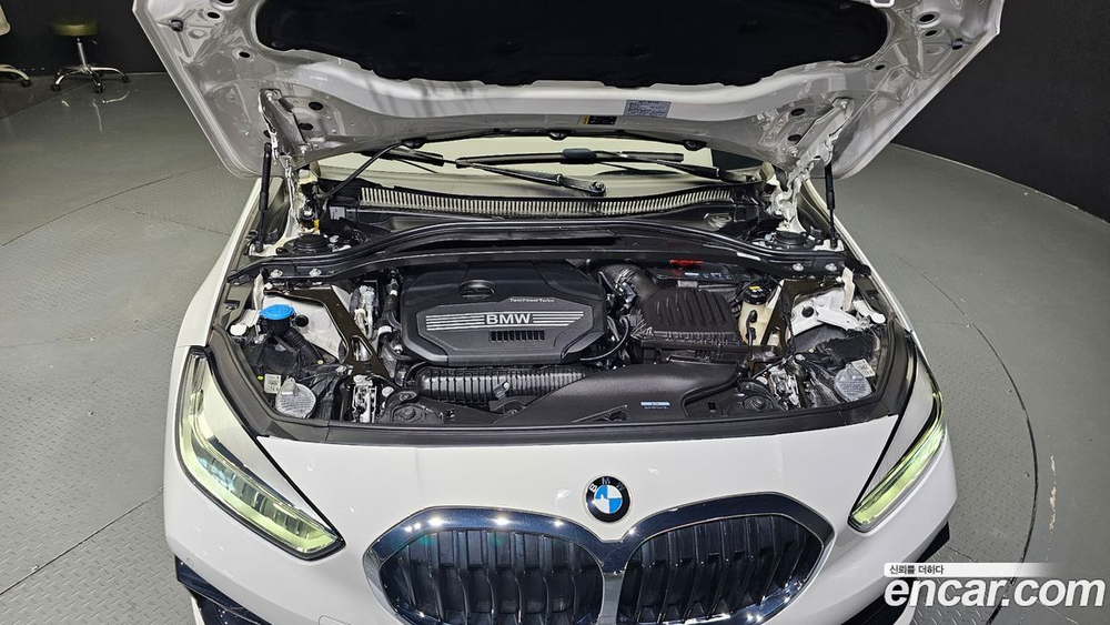 BMW 1 Series (F40) 120i Sports (08.2021)