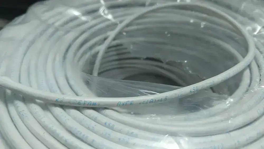 Провод электрический ПуГВнг(А)-LS ( ПВ-3 ) ГОСТ Белый 1 х 6 ЦВЕТЛИТ - 2м