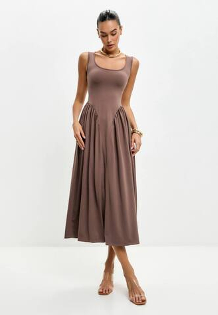 Платье с драпировкой коричневое