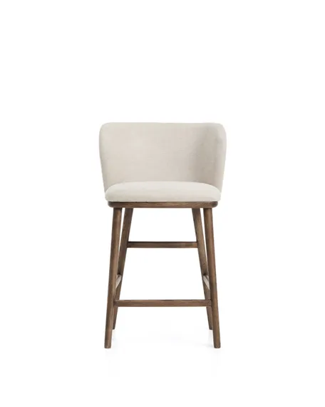 Полубарный стул Ciselia из бежевого шенилла с ножками из ясеня в отделке орех