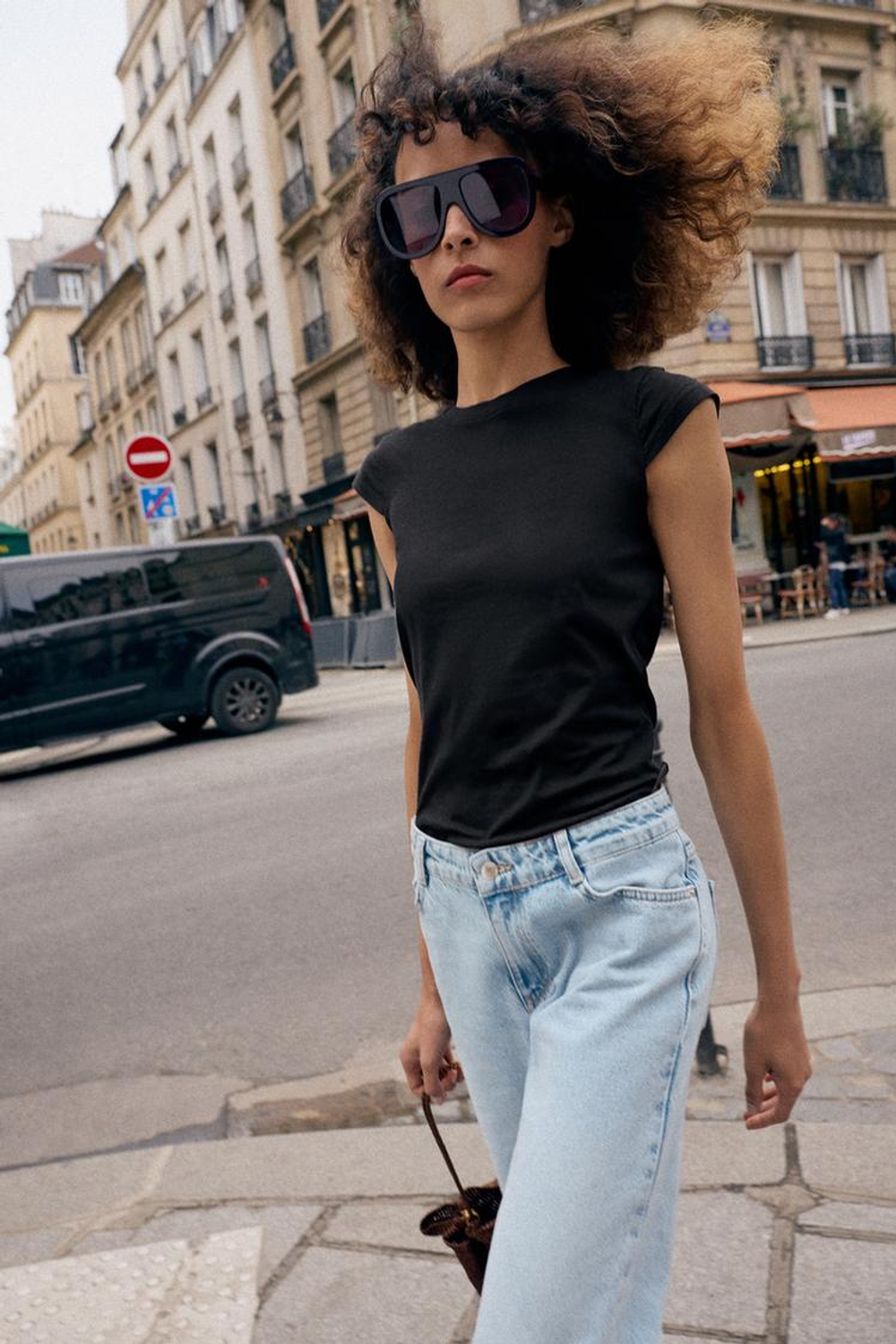 ZARA МИНИМАЛИСТИЧНАЯ ФУТБОЛКА С КОРОТКИМИ РУКАВАМИ, ЧЕРНЫЙ