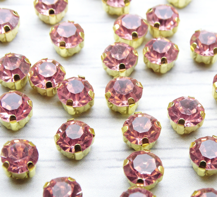 ЗЦ019НН66 Хрустальные стразы в цапах (шатоны), цвет: светло-розовый (золото), 6х6 мм, 24-25 шт.