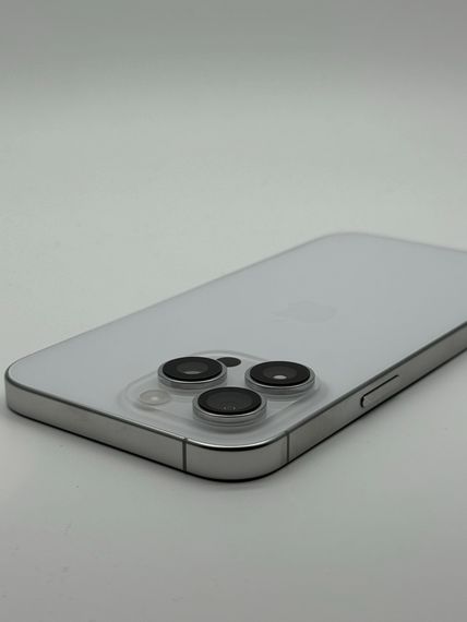 iPhone 16 Pro Max 256Gb white Titanium