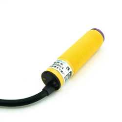 Оптический датчик М18, дистанция 300мм NPN NO (E3F-DS30C4)