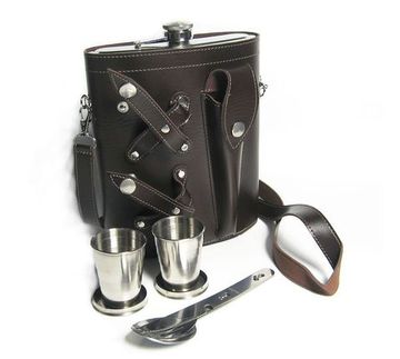 Средняя фляга туристическая в кожаной сумке-чехле со стопками, 6 предметов